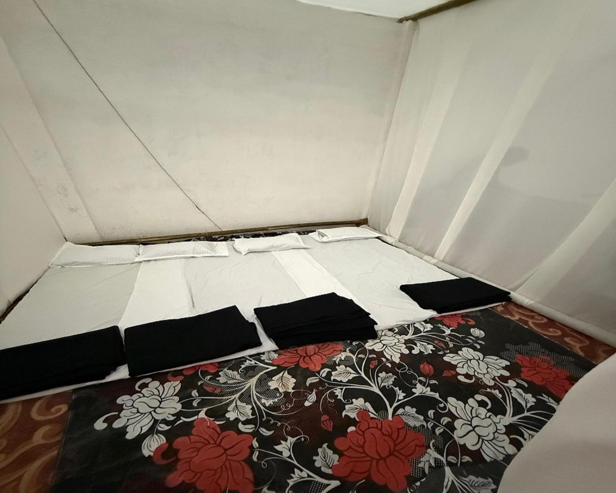 Allāhābād Junction Arail Tent City Kumbh Cottage Mahakumbh -Near Arail Ghat And Naini Station מראה חיצוני תמונה